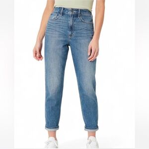 Hollister Ultra High Rise Mom Jeans 27x27
Medium Wash 99% Cotton Stretch